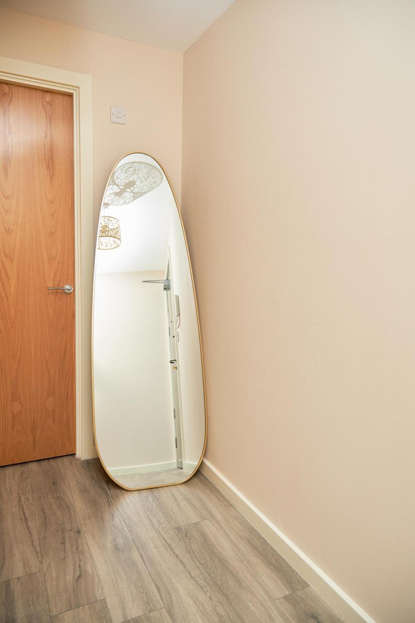 Deluxe And Cozy Two Bedroom With 1 Bathroom And Open Balcony Manchester Exterior photo